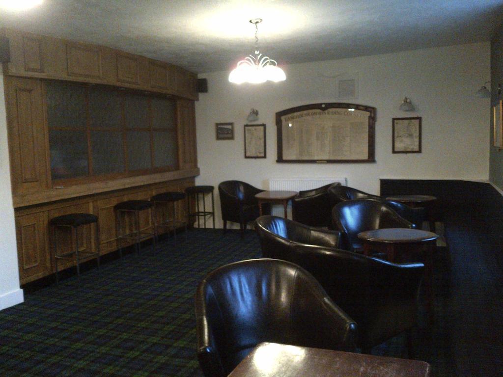 Crown Hotel Langholm Exterior photo